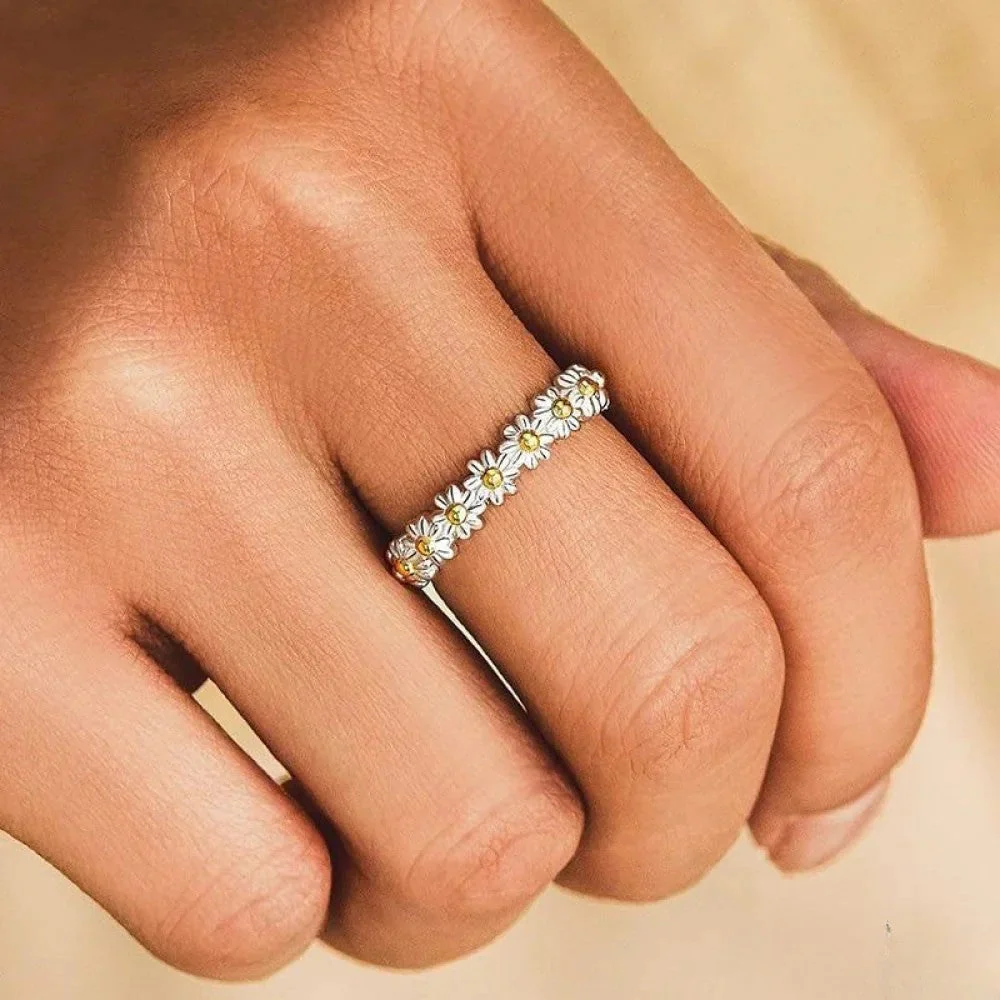 Adjustable Silver Ring with Hand-Painted Enamel Daisy - Image 4