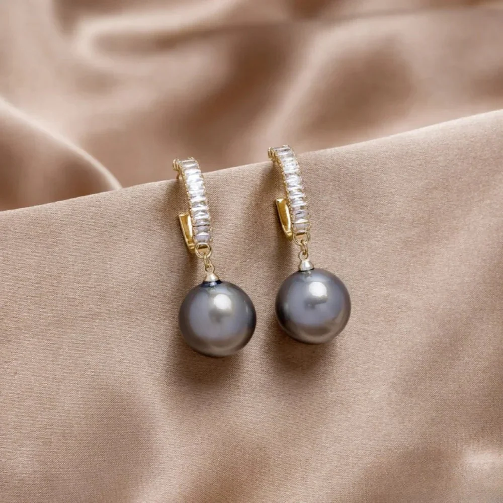 Elegant Earrings with Pearls and Zirconia - Image 2