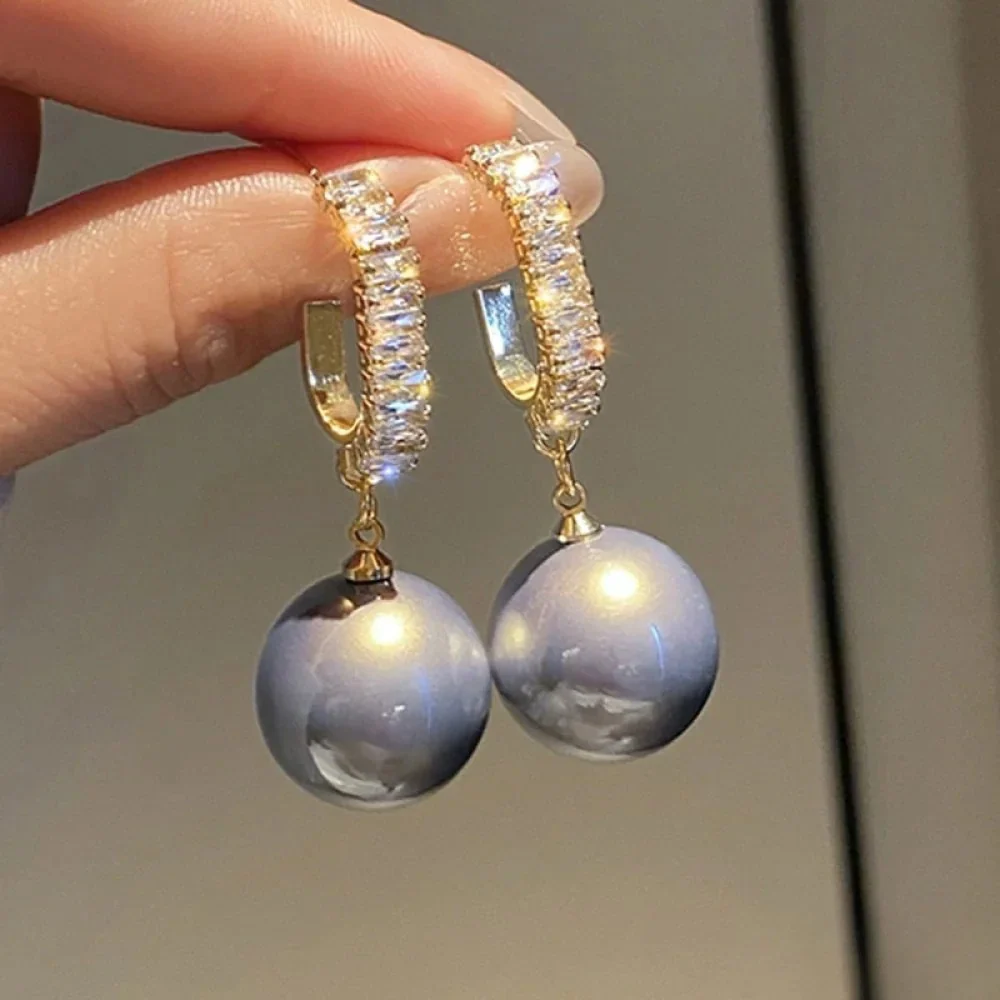 Elegant Earrings with Pearls and Zirconia - Image 3