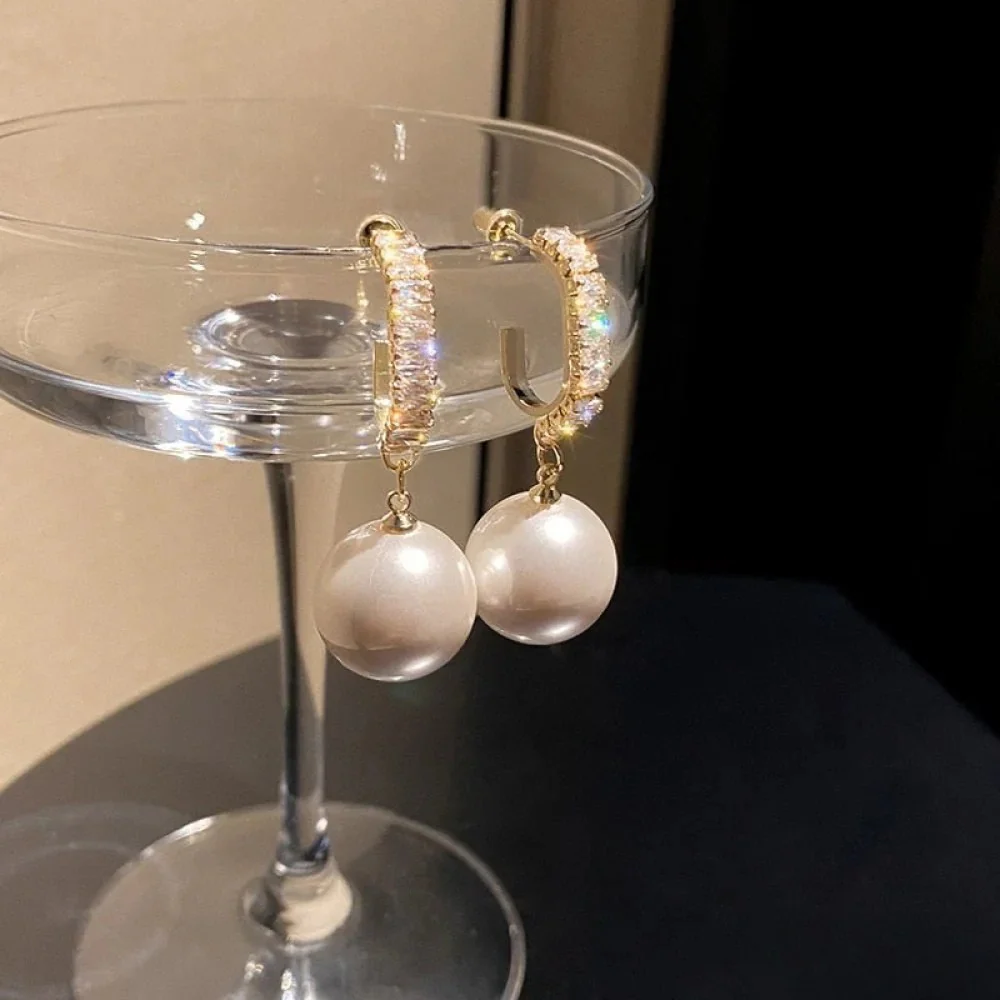 Elegant Earrings with Pearls and Zirconia - Image 5