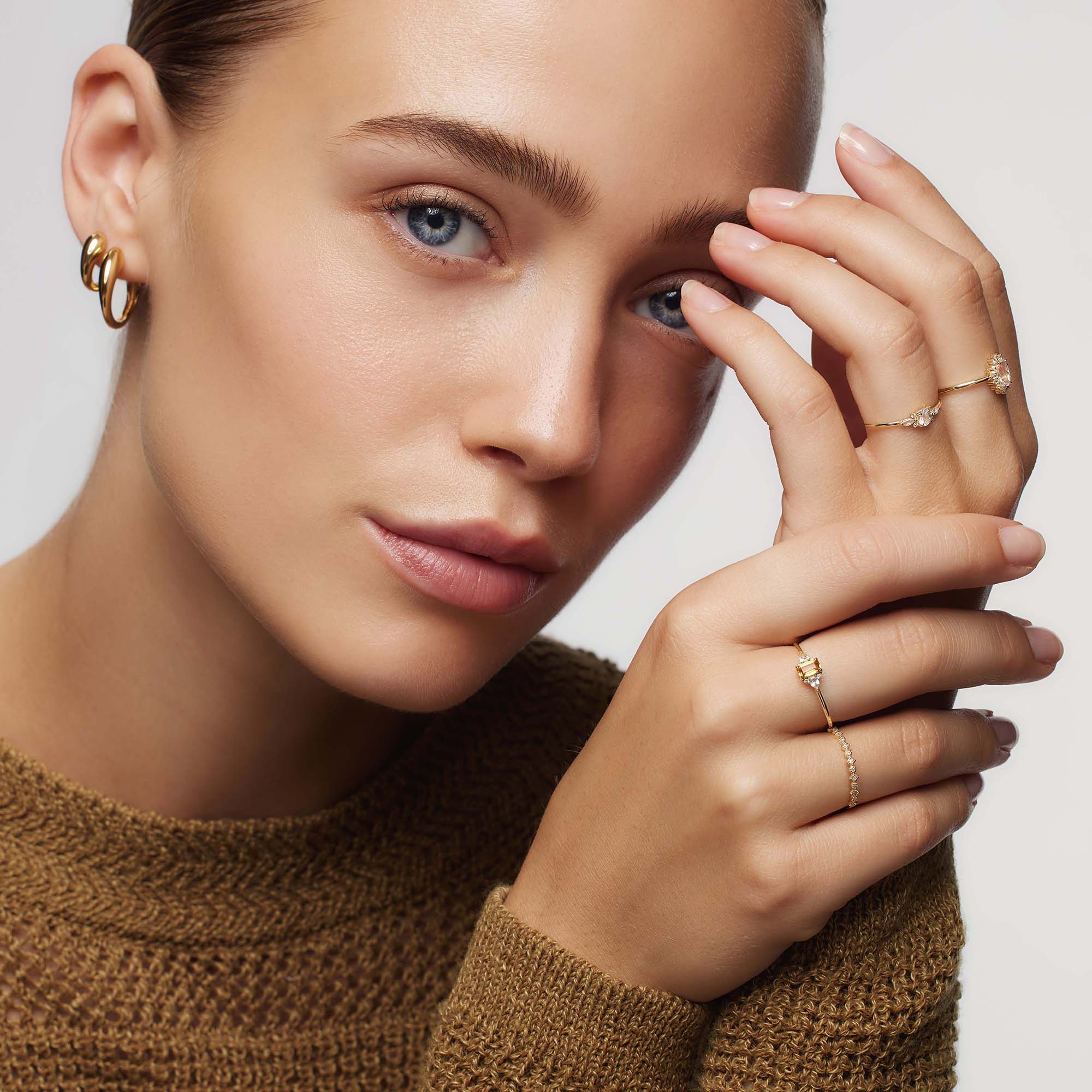 Lioravelle | Violet Diamond Ring 18k Gold - Image 4