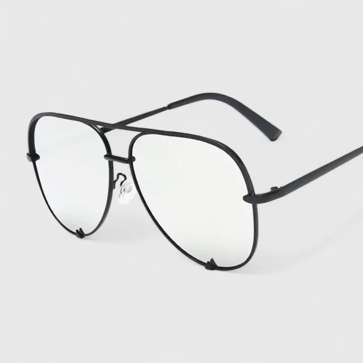 Tynzlee | Elegant Sunglasses - Image 3